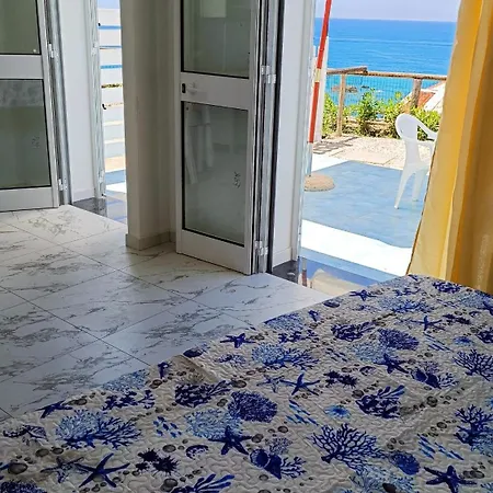 La Dea Del Mare Apartment *